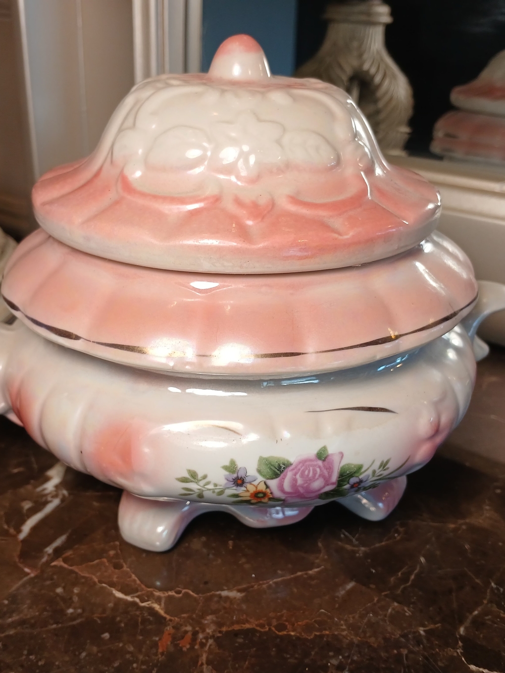 Vintage Chinese Pink & White Iridescent Porcelain Ginger Jar 5.5" Tall With Lid - Picture 13 of 16